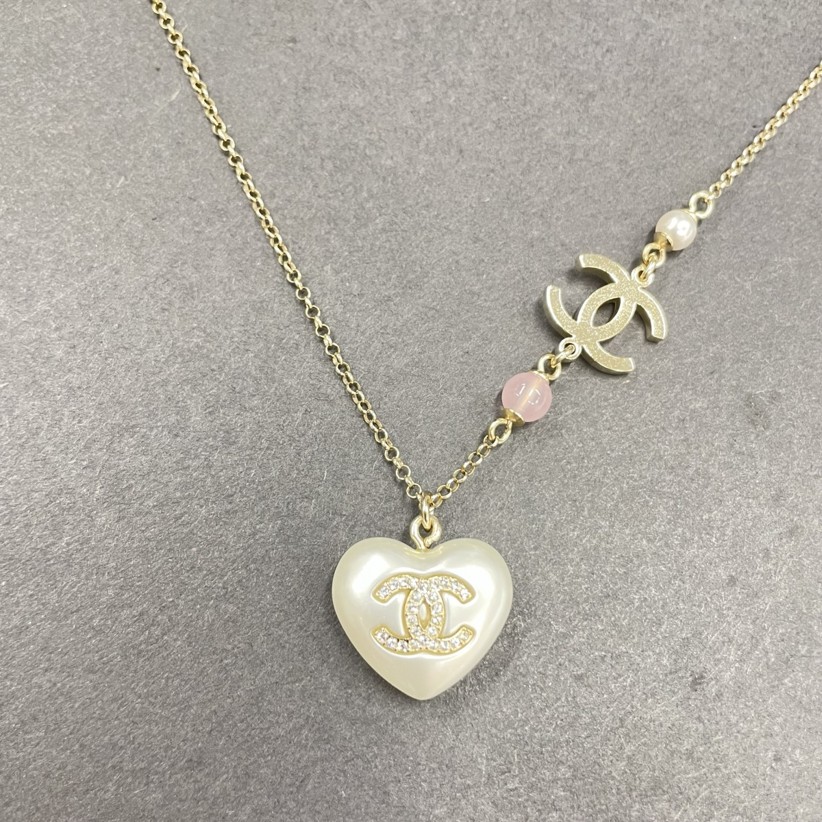 銀座本店でシャネルの2021年製のハートチャームココマークネックレスを