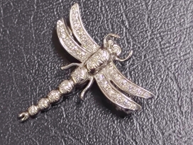 ティファニーのPT950 ドラゴンフライ フルダイヤ ミニピンブローチの買取実績です。