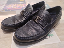 ルイヴィトンのメジャーライン LVイニシャル ローファーの買取実績です。