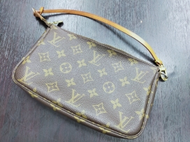 ルイヴィトンの2000年製 モノグラム ポシェットアクセソワールの買取実績です。