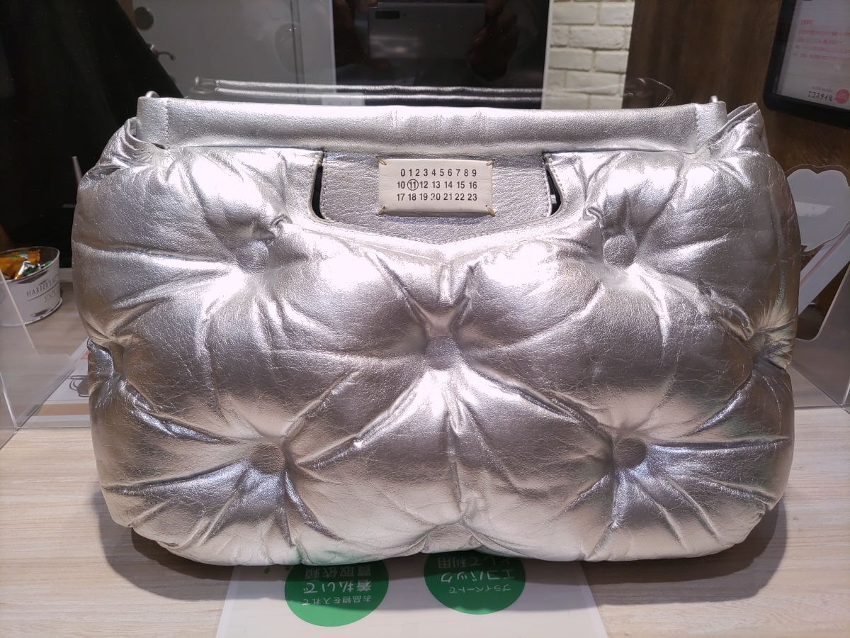 新宿店でメゾンマルジェラのグラムスラム、シルバーカラーの2WAY