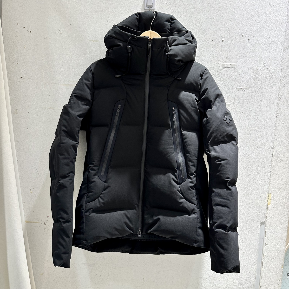 渋谷店で、水沢ダウンのDAMUGK30UX、マウンテニアというダウン 