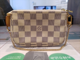 ルイヴィトンのダミエアズール ミニポシェットアクセソワールの買取実績です。