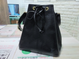 ルイヴィトンの95年製 エピ プチノエの買取実績です。