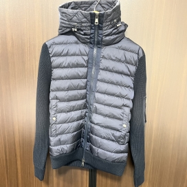 モンクレールの2022AW ネイビー CARDIGAN TRICOT フーディダウンブルゾンの買取実績です。