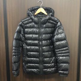 カナダグースの2227MB BLACK LABEL CROFTON DOWN HOODY ブラックラベル コンフォートフーディーダウンジャケットの買取実績です。
