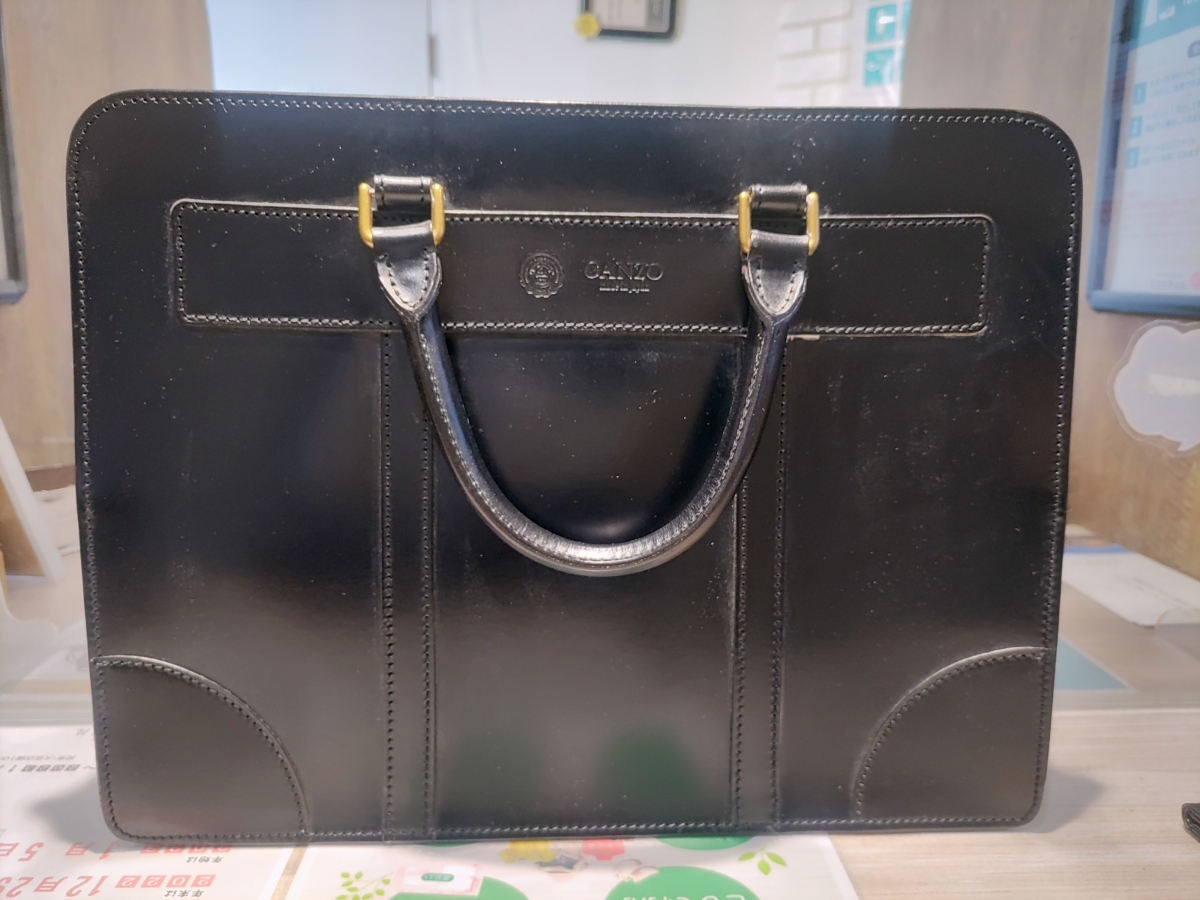 新宿でガンゾを買取。ブライドルレザーを使用した38㎝のブリーフケース
