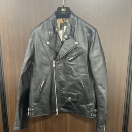 チンクアンタのビームスF別注 H‐517/1‐4012 ブラック ホースレザー スタンドカラー ダブルライダースジャケットの買取実績です。