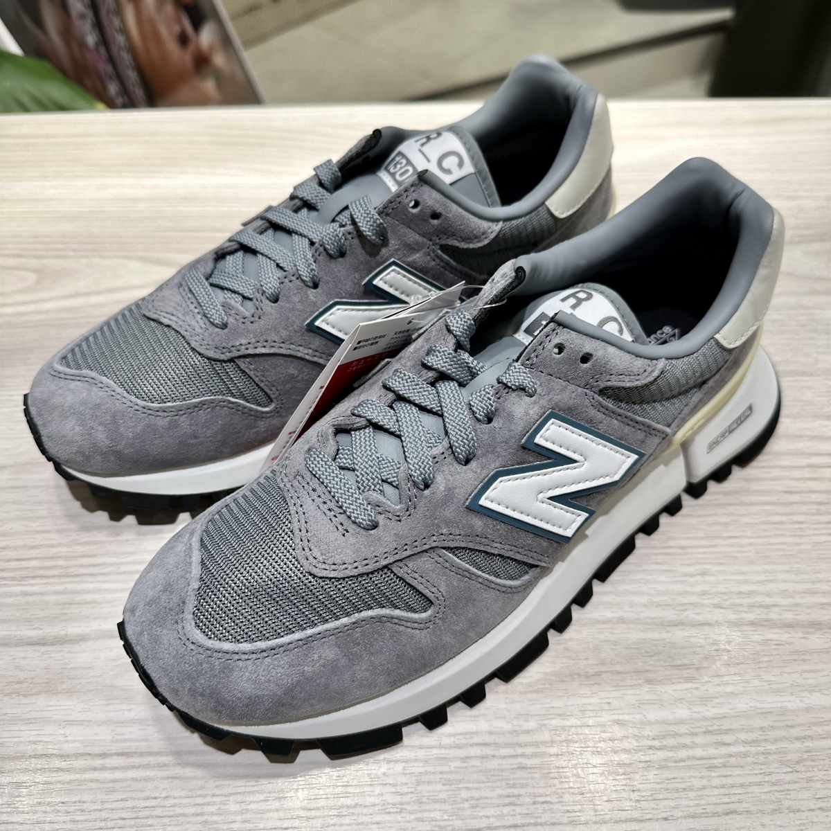 渋谷店で、ニューバランスのスニーカー、MS1300GGを買取ました。 買取 