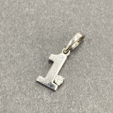 デビアス 750WG ナンバー1モチーフ 1Pダイヤモンド ペンダントトップ 買取実績です。