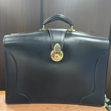 万双 ブラック ブライドルレザー 2つマチ ダレスバッグ 買取実績です。