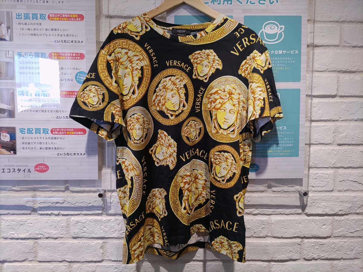 新宿店で、ヴェルサーチェのメデューサプリントTシャツ、A76113を買取 