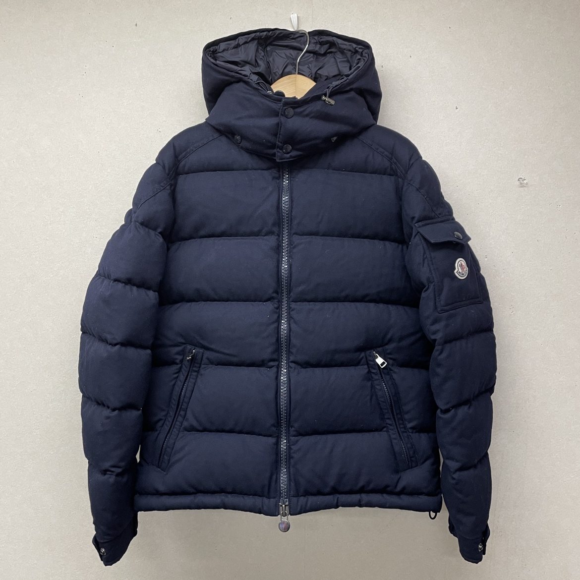 モンクレールの並行輸入品は買取できない？タグで偽物と本物を見分ける