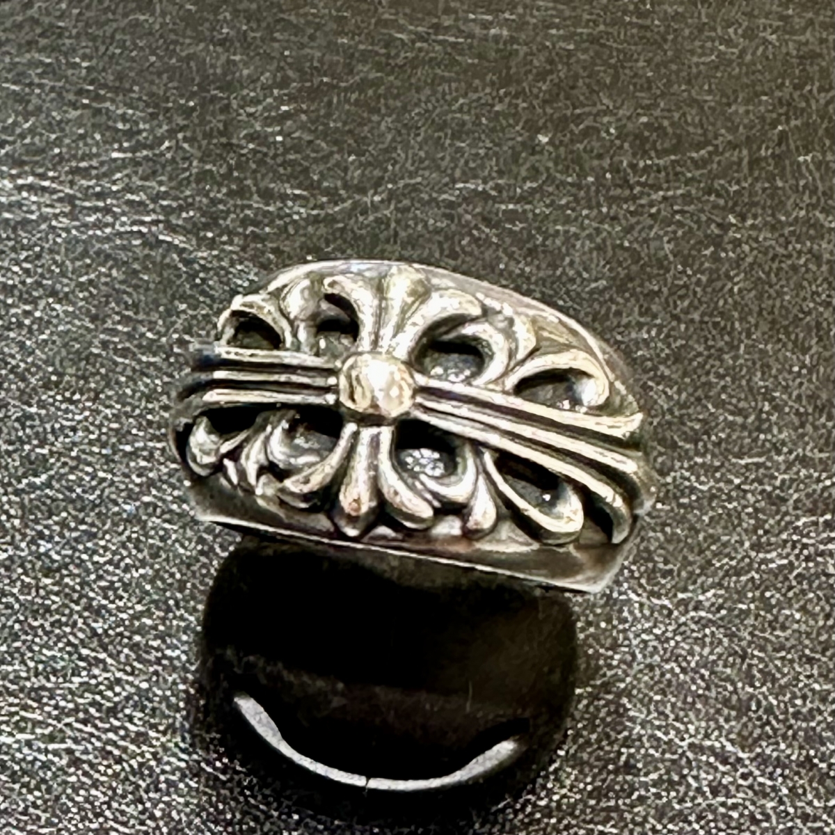 渋谷店でクロムハーツの925シルバー、フローラルクロスリングを買取