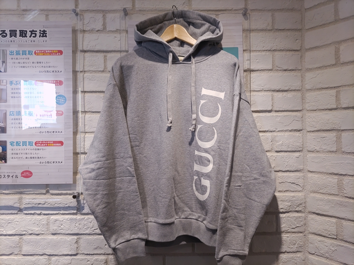 新宿店で、グッチの20SSからロゴプリントが入ったプルオーバー