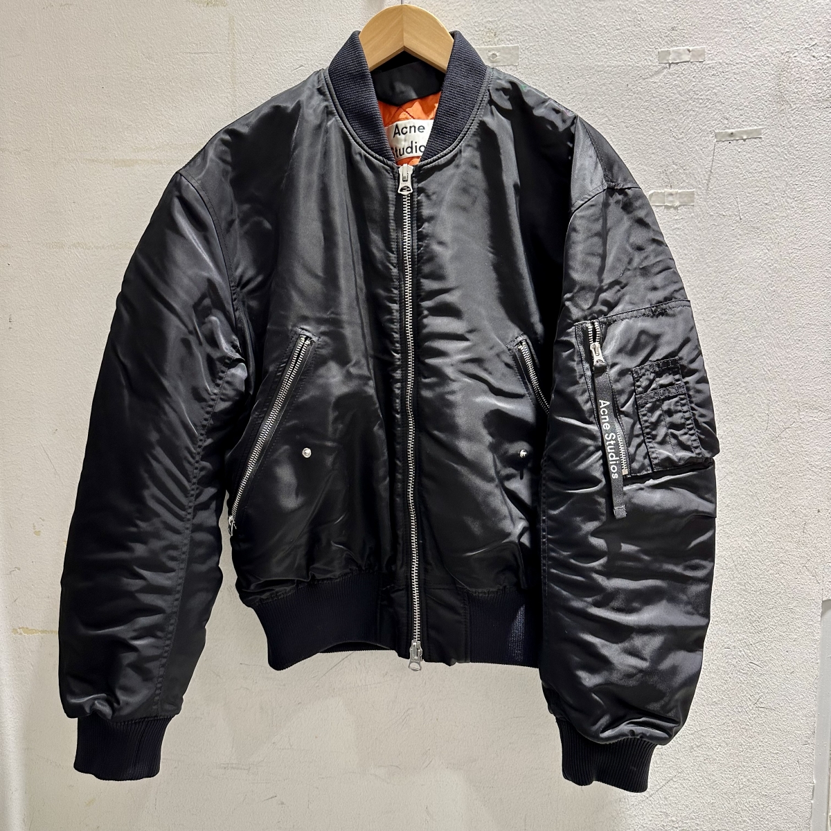 渋谷店で、アクネストゥディオズのMA-1ジャケット、MAKIOを買取りまし 