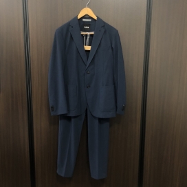 ヒューゴボスのネイビー パフォーマンス DRESSLETIC ストレッチ 2P スーツの買取実績です。
