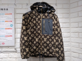 ルイヴィトンの22AW RW231W GP1 FOJA10 モノグラム フーデッド フリースブルゾンの買取実績です。