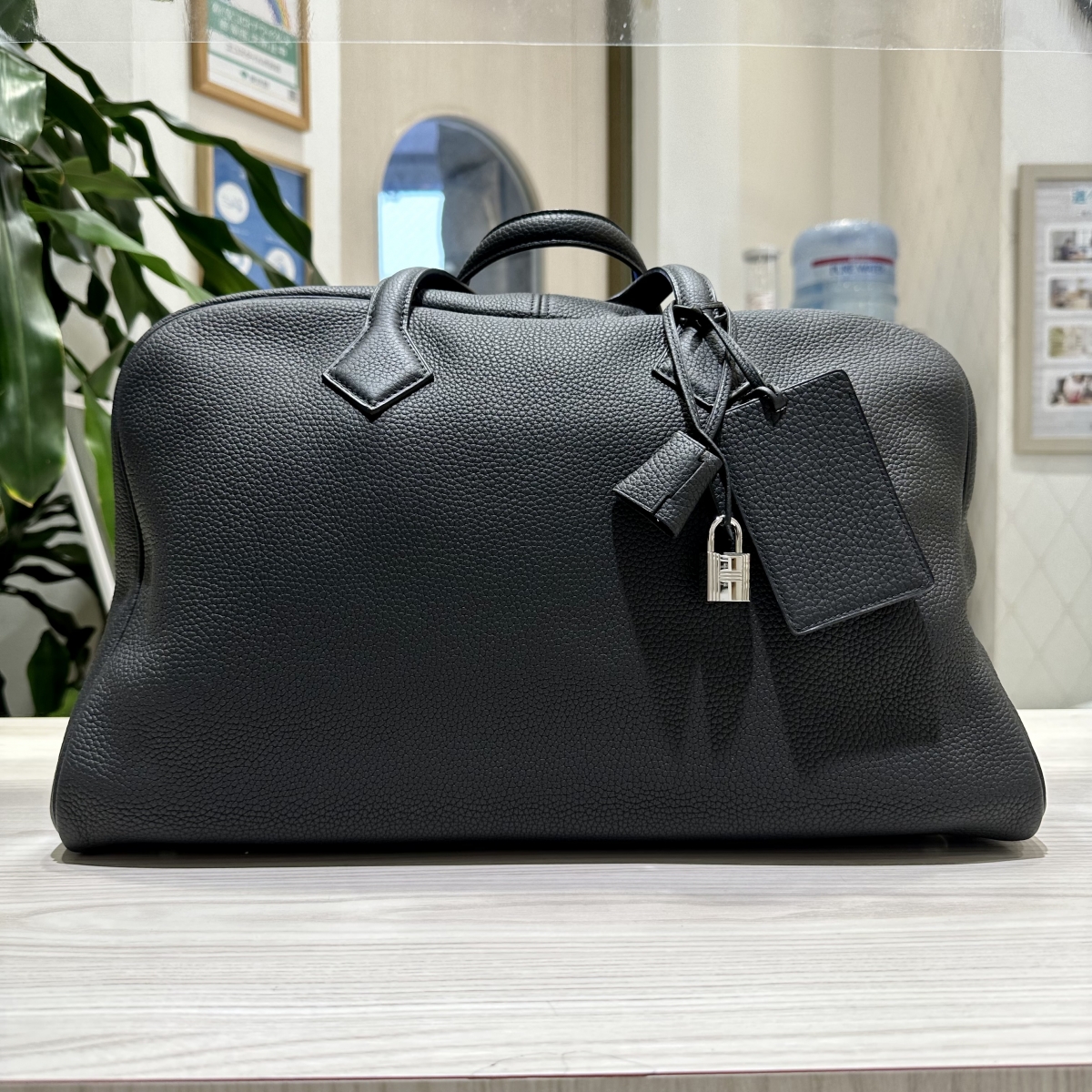渋谷店で、エルメスのボストンバッグ、ヴィクトリア2フールトゥ35を