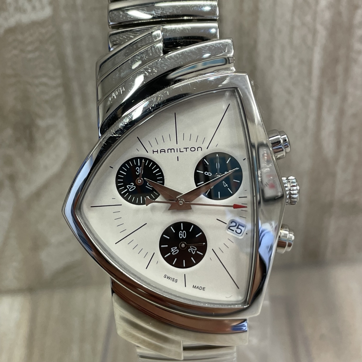 銀座でハミルトンを買取。白文字盤のベンチュラ、クロノグラフクオーツ