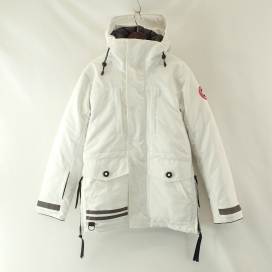 カナダグースのホワイト 1049M トロント ライナー付ダウンジャケットの買取実績です。