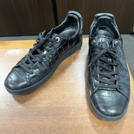 ルイヴィトンの2015年製 ブラック フロントロー・ライン 型押しレザースニーカーの買取実績です。