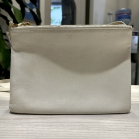 セリーヌのホワイト トリオ ラージ クロスボディバッグの買取実績です。