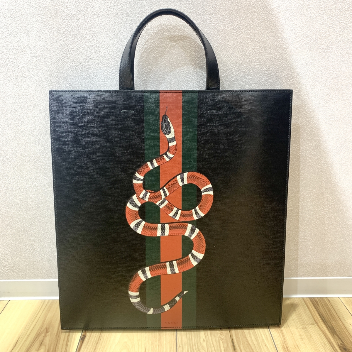 浜松入野店で、グッチのキングスネークプリントの2wayトートバッグ 