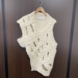 フェンチェンワンのホワイト アシンメトリー ニットベスト FUF14KT05Wの買取実績です。