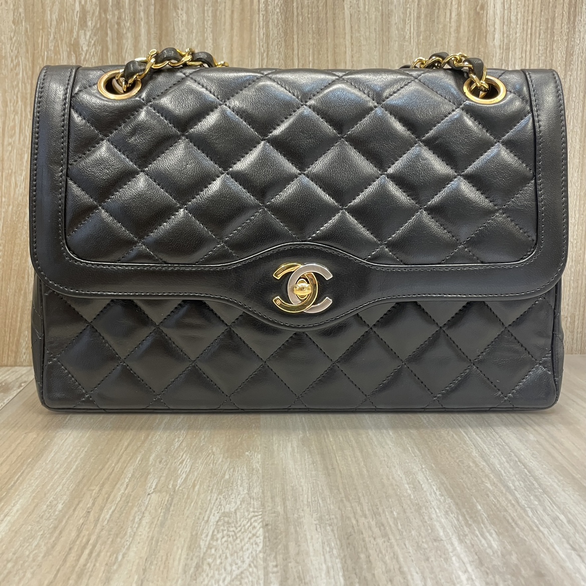 美品！CHANEL シャネル ラウンドトゥパンプス　22.5 黒×シルバー CHANEL マトラッセ 25 ダブルフラップダブルチェーン 2007年頃