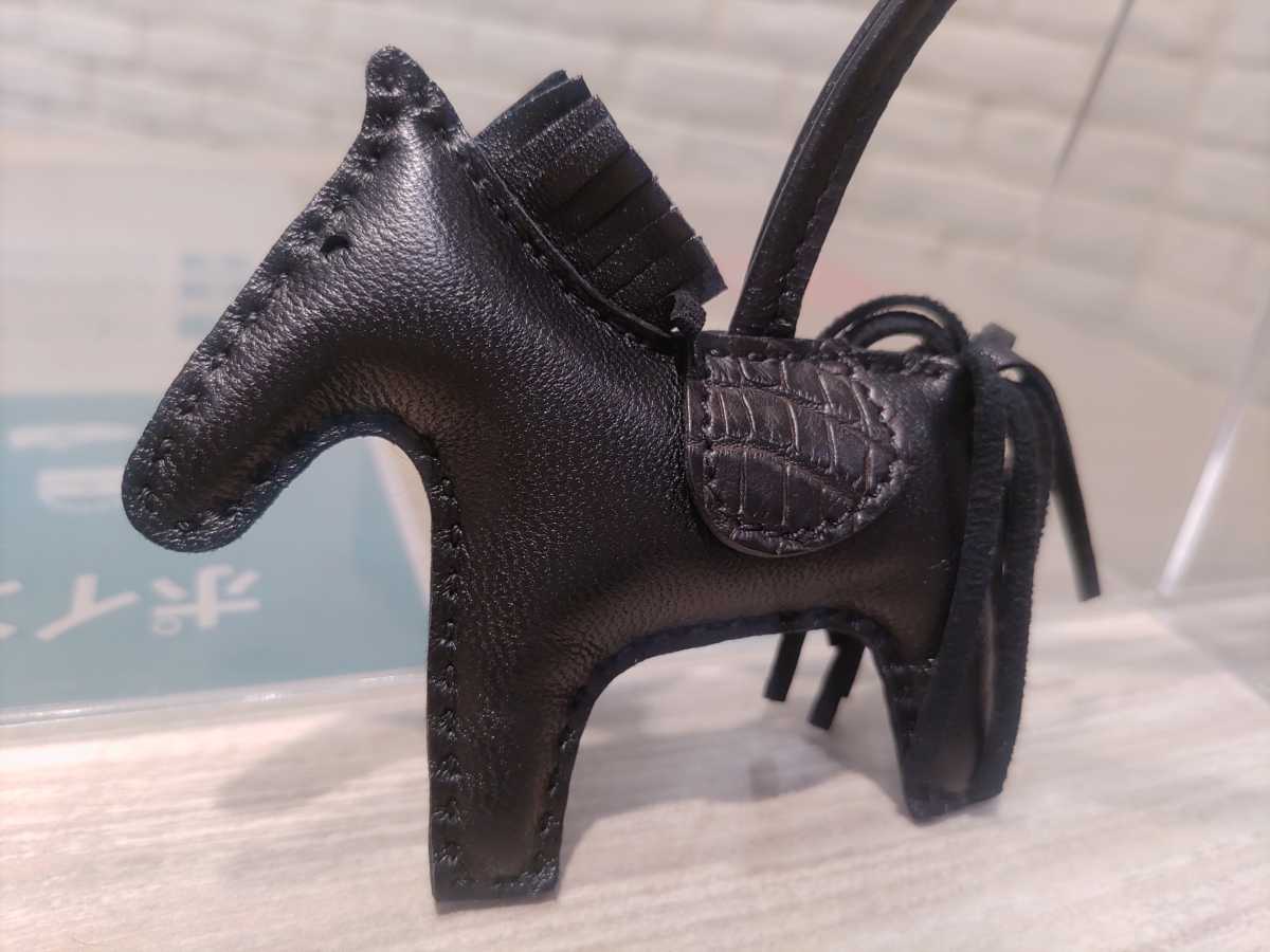 新品　未使用　エルメス　ロデオ　タッチ　PM黒　ソーブラック　アリゲーター 新宿店で、エルメスのZ刻のアリゲーター素材を使用したソーブラック