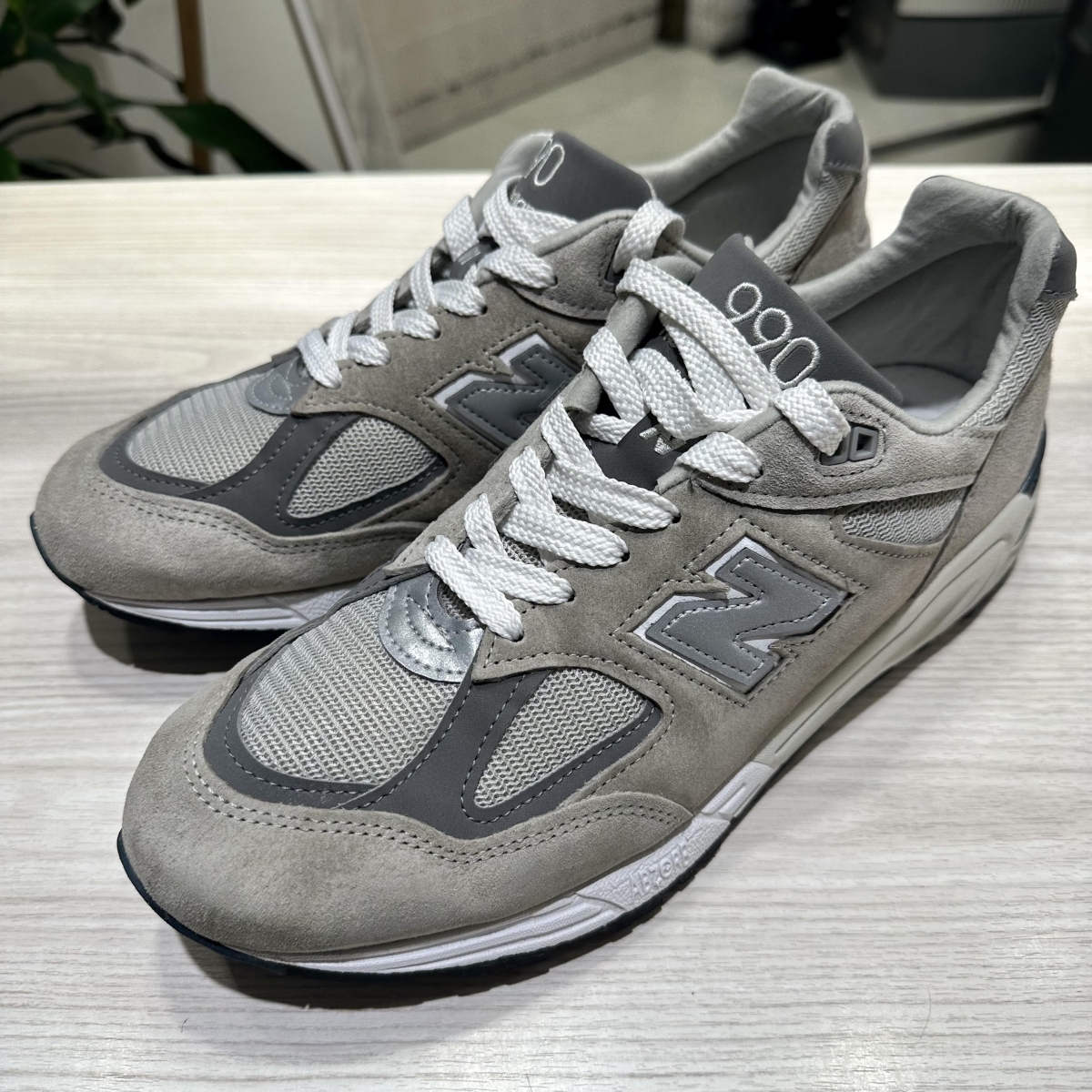 渋谷店で、ニューバランスのM990GY2のスニーカーを買取ました 買取価格 