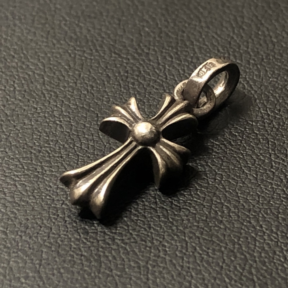 神戸三宮でクロムハーツを買取。925・CHクロスベビーファットチャーム