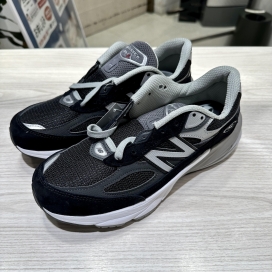 ニューバランスのブラック W990BK6 スニーカーの買取実績です。