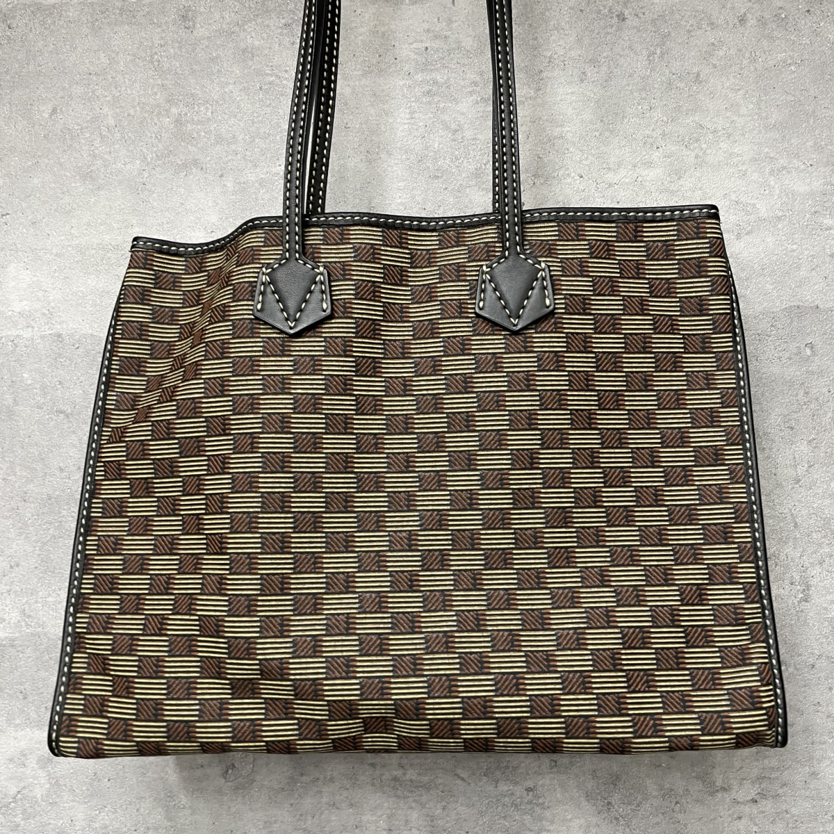 銀座本店で、モローパリの2018年製のモロープリントジャガードの