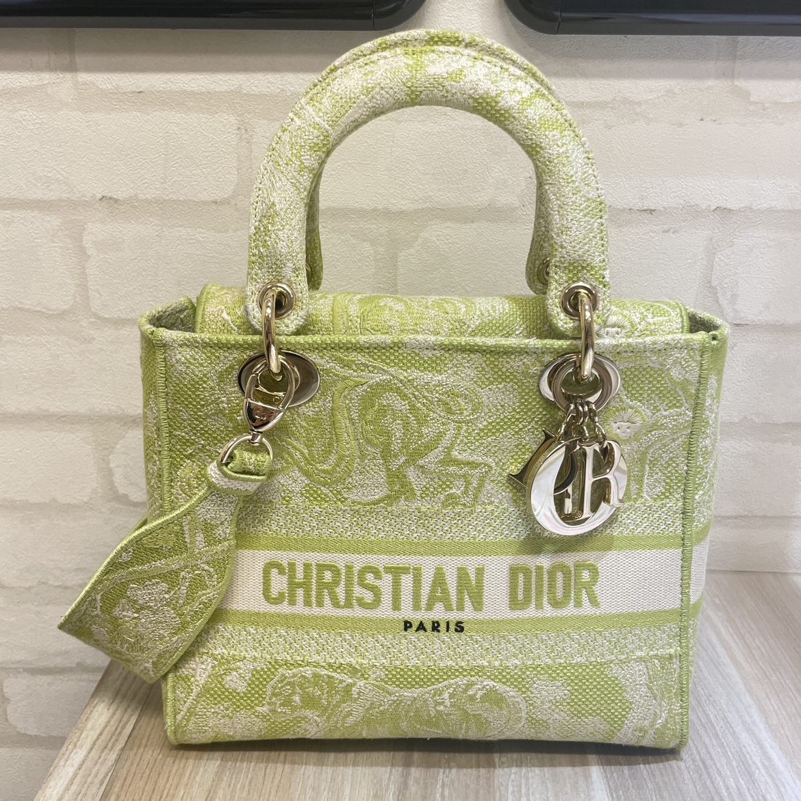 銀座本店で、ディオールのLADY D-LITE、オワルドジュイミディアム