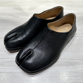 メゾンマルジェラのブラック S58WR0033P3753T8013 足袋 スリッポンの買取実績です。