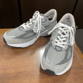 ニューバランスのグレー スニーカー M990GL6の買取実績です。
