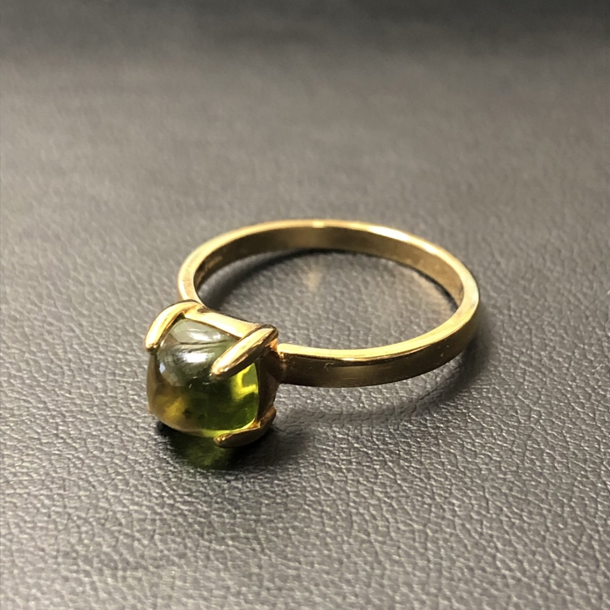 神戸三宮店にて、ティファニーのペリドットがセッティングされた