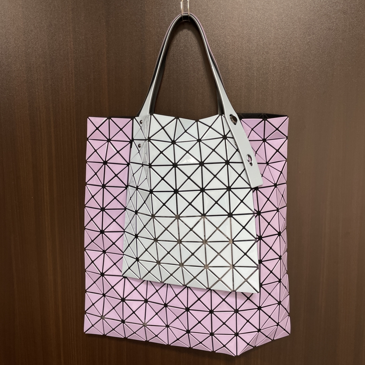心斎橋店で、バオバオイッセイミヤケのPRISMKANGAROOのトートバッグ 