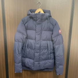 カナダグースのネイビー ダウンジャケット ARMSTRONG HOODY 5076Mの買取実績です。