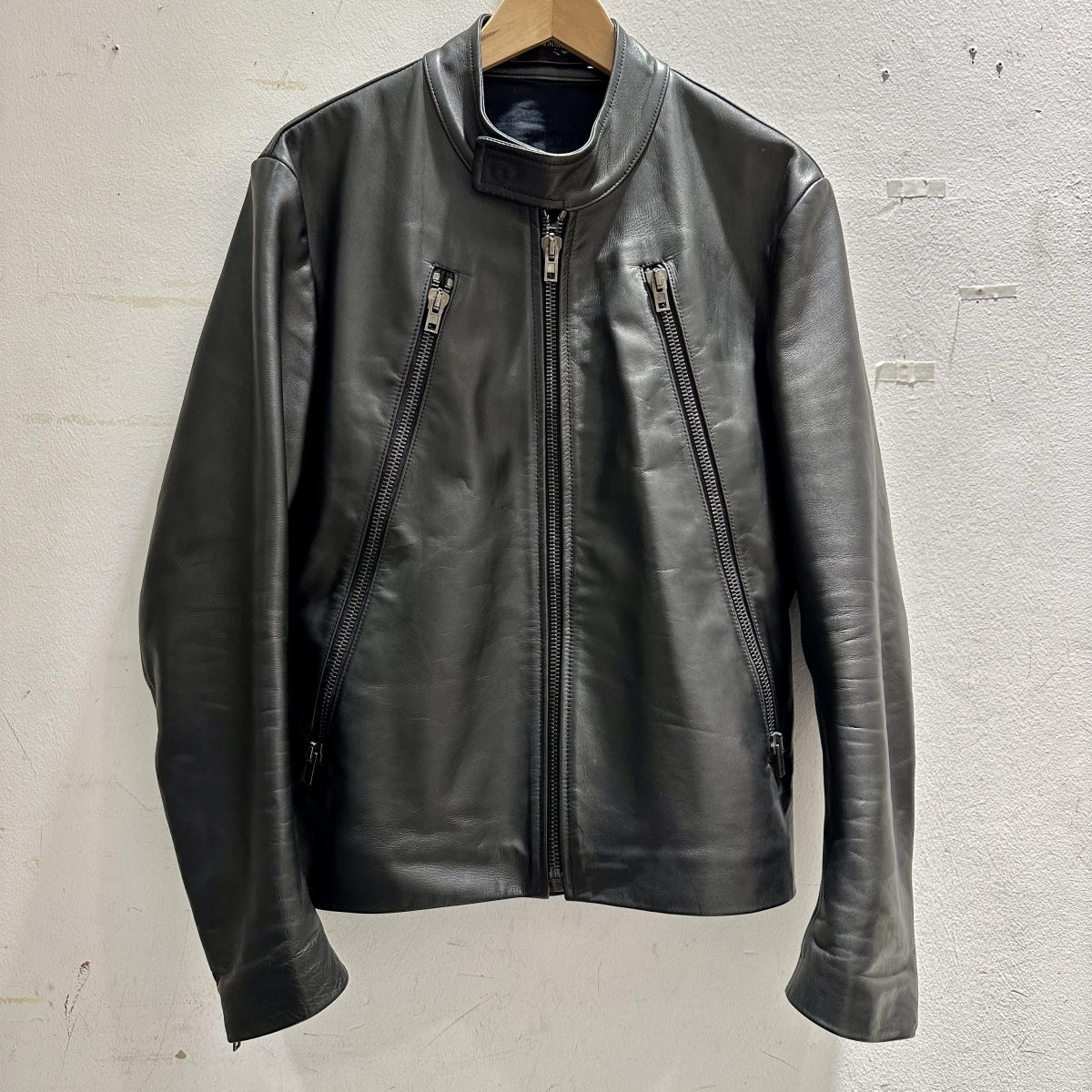 渋谷店で、メゾンマルジェラの5-ZIPレザーライダース、通称「ハの字 