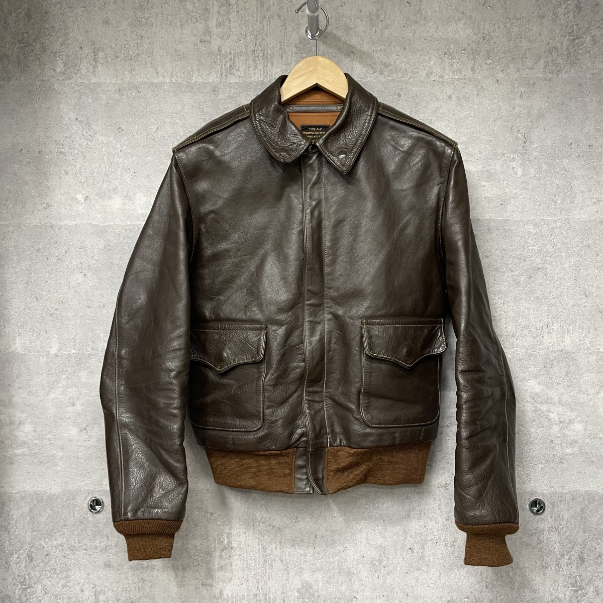 銀座本店で、トイズマッコイのJ.A.DUBOW社実名復刻のホースハイド、A-2