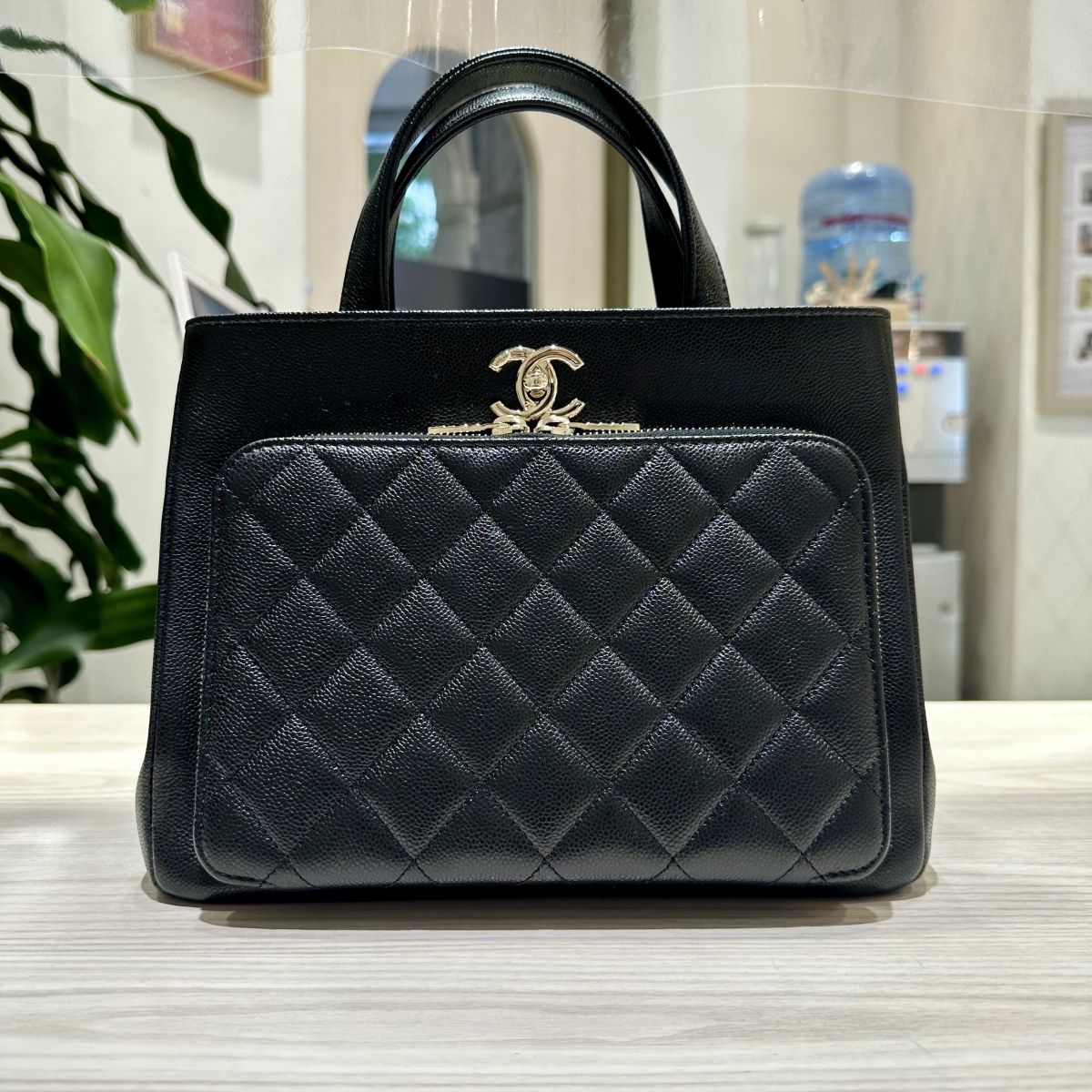 渋谷でシャネル買取。ビジネスアフィニティという2WAYバッグを買取まし 