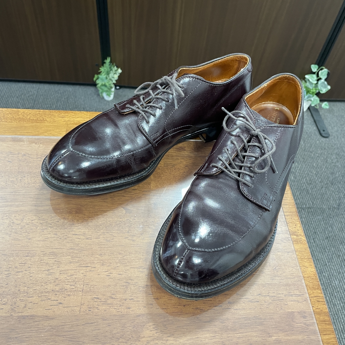 心斎橋店でオールデンのユナイテッドアローズ別注のVチップシューズ