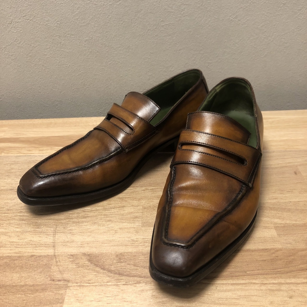 神戸三宮店にて、ベルルッティのデムジュールラストが採用された