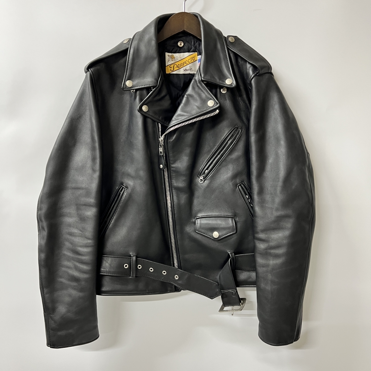 浜松入野店で、ショットのブラックレザーを使用したダブルライダース