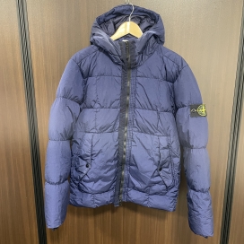 ストーンアイランドのネイビー ガーメントダイ ダウンジャケット 691541223の買取実績です。