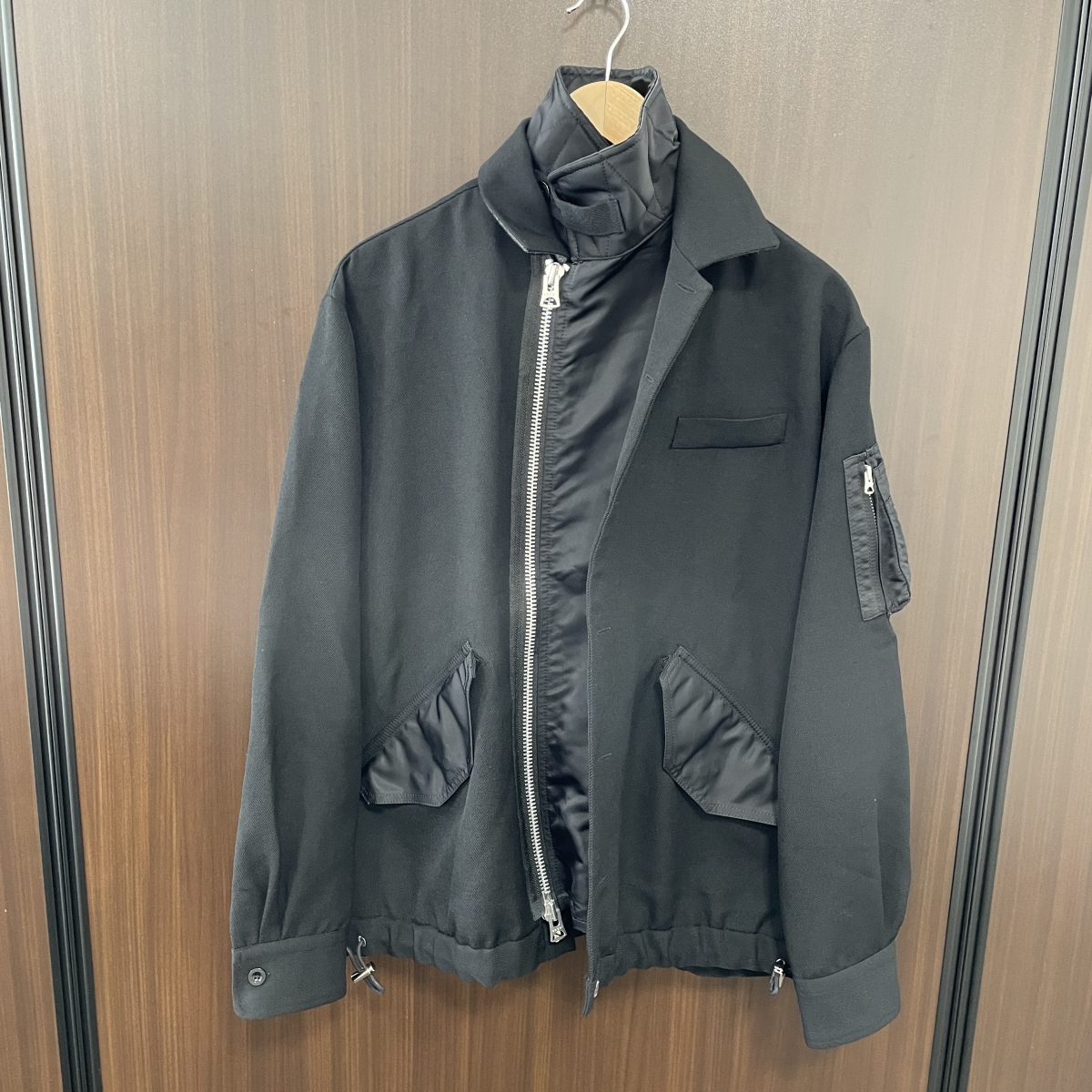 心斎橋でサカイを買取。ウールサージナイロンブルゾン、21-02661Mを 
