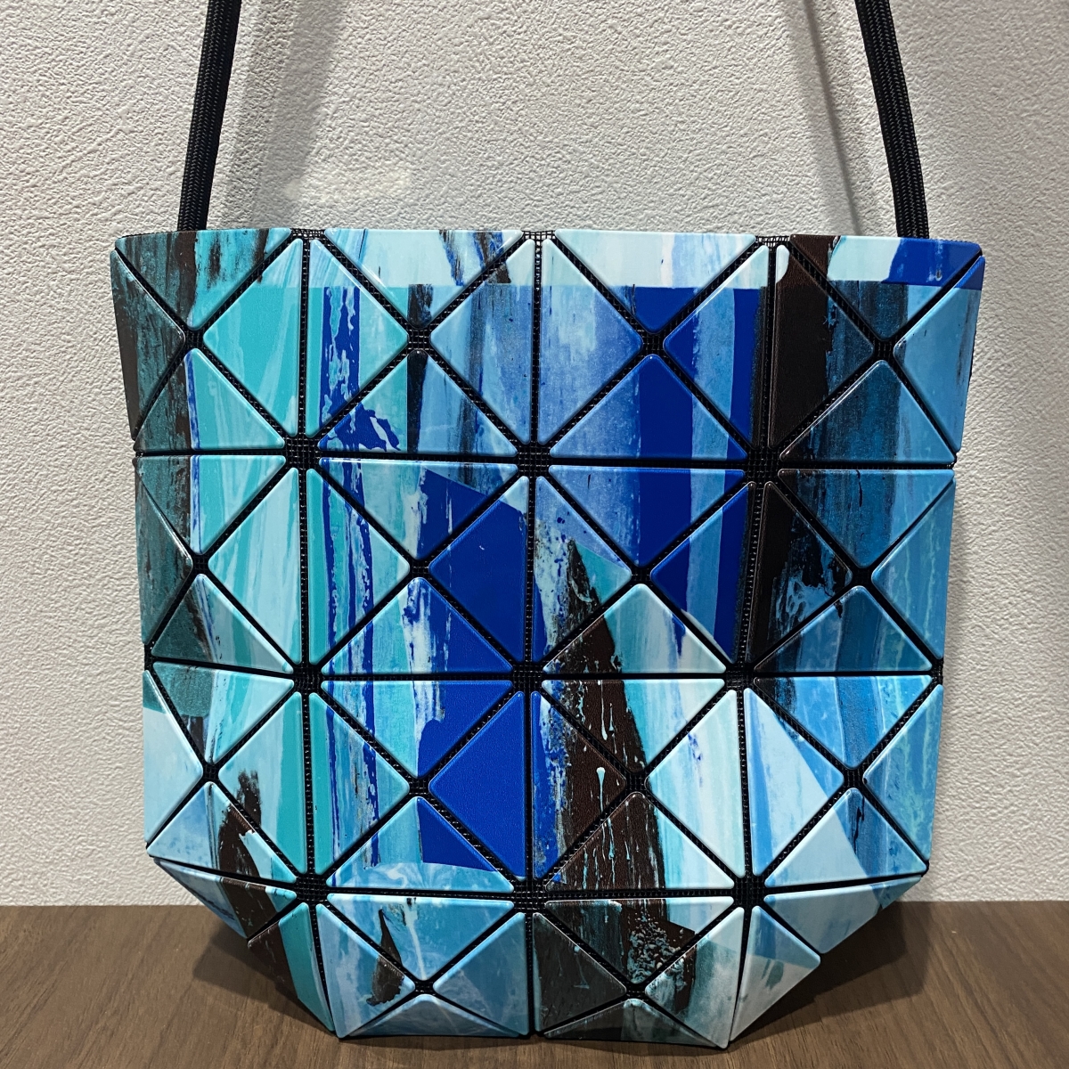 浜松入野店で、バオバオイッセイミヤケのブルーカラーのグラビティ